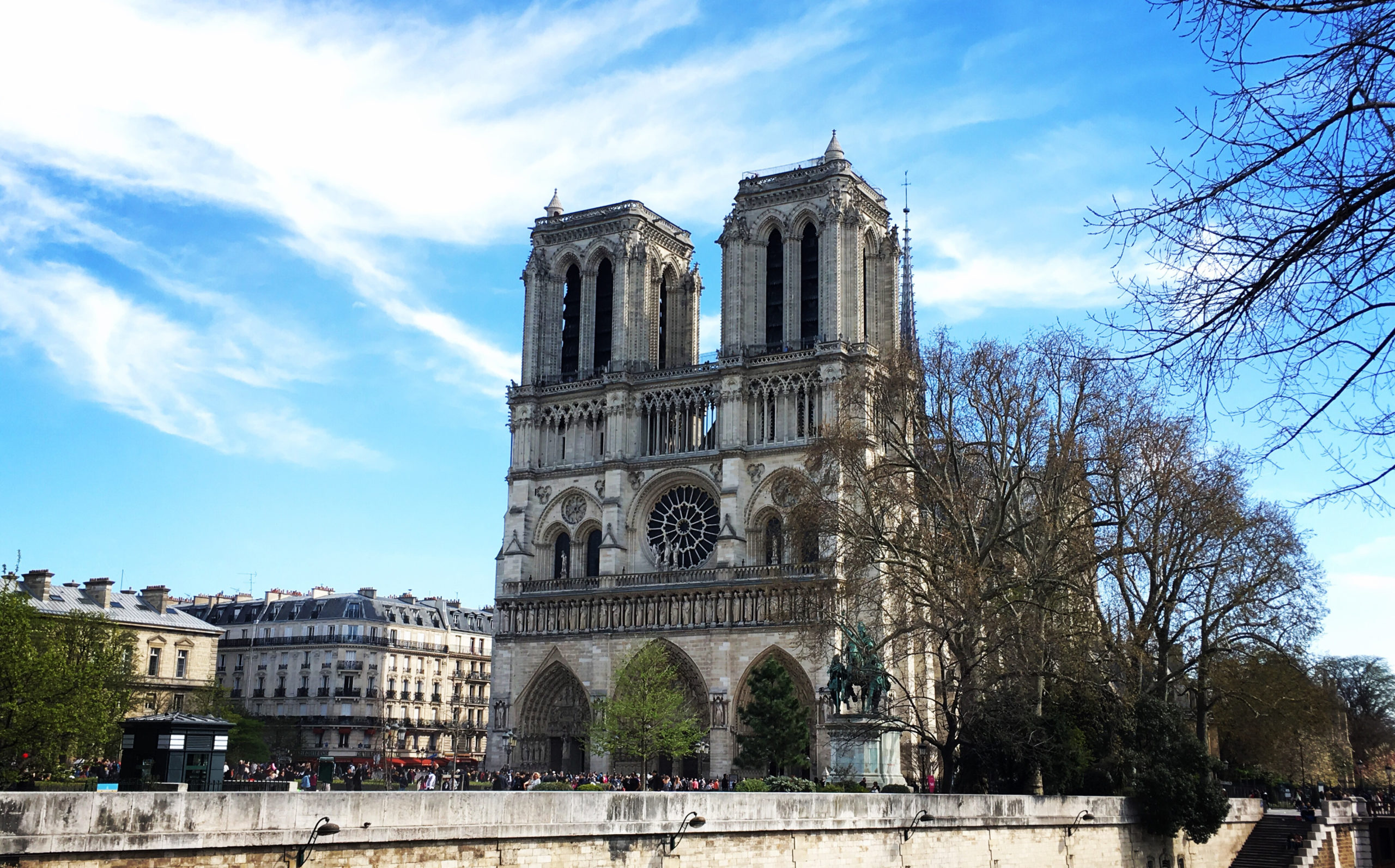 Notre dame de paris сюжет